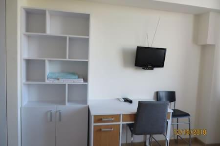 Smart-House Smart Kvartira S Kukhnei Vozle Metro. Киев Экстерьер фото